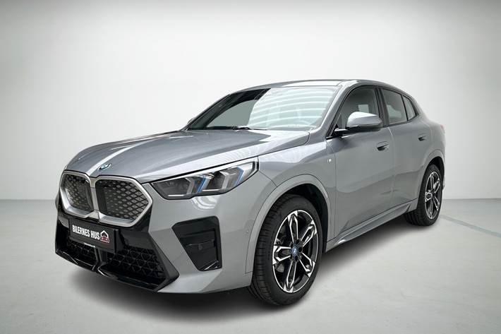 Sølv BMW iX2 fra 2024