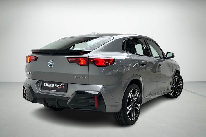 Sølv BMW iX2 fra 2024