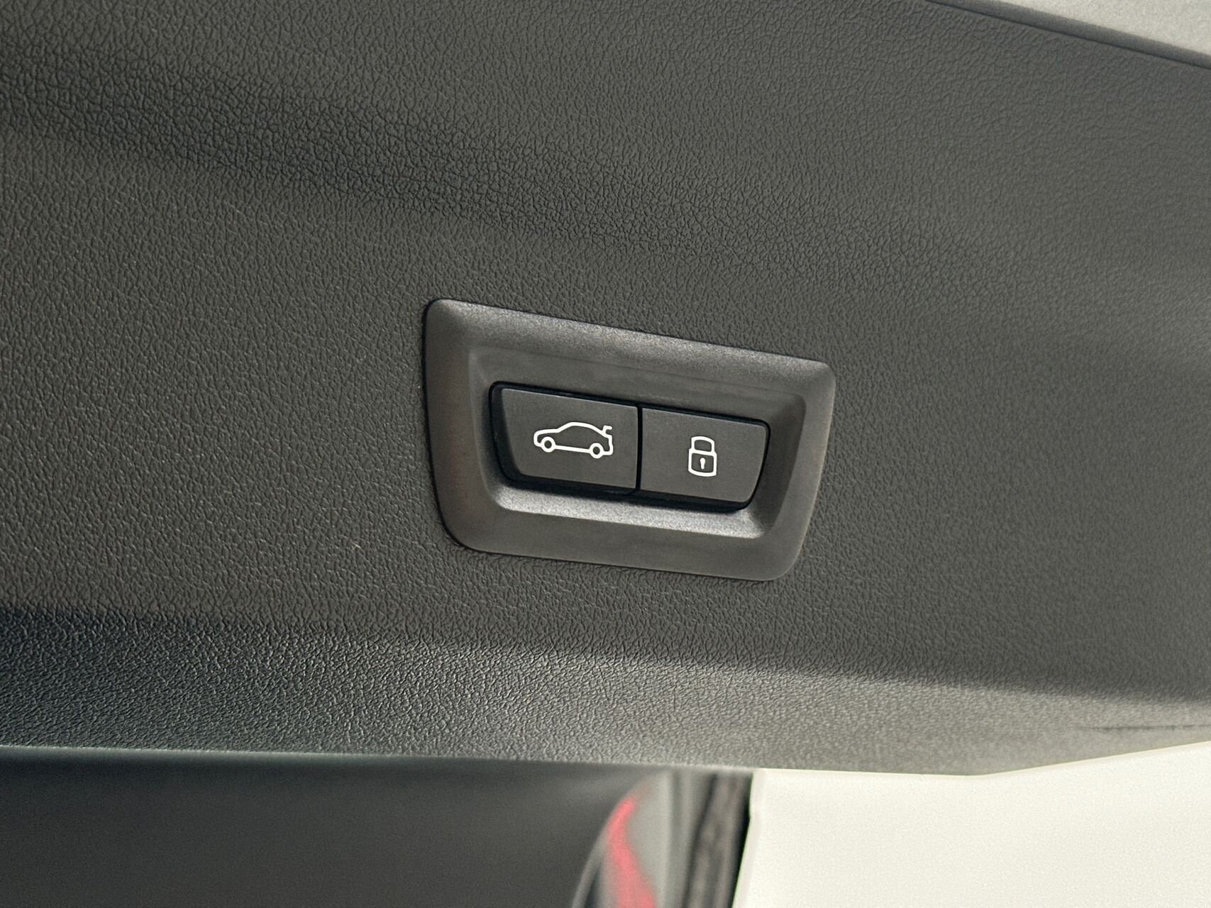 Sølv BMW iX2 fra 2024