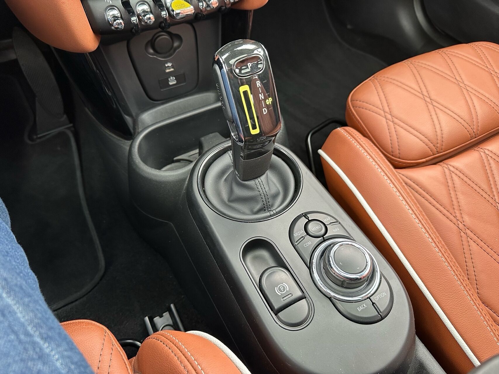 Grøn Mini Cooper fra 2023