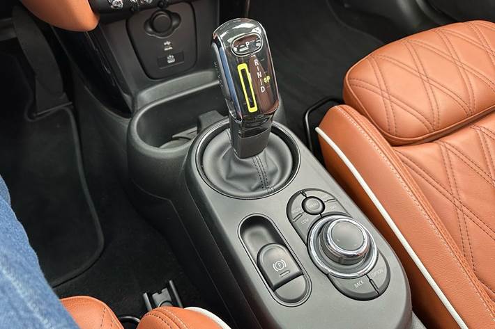 Grøn Mini Cooper fra 2023