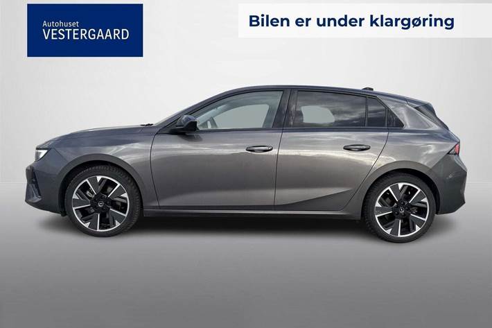 Grå Opel Astra-e fra 2024