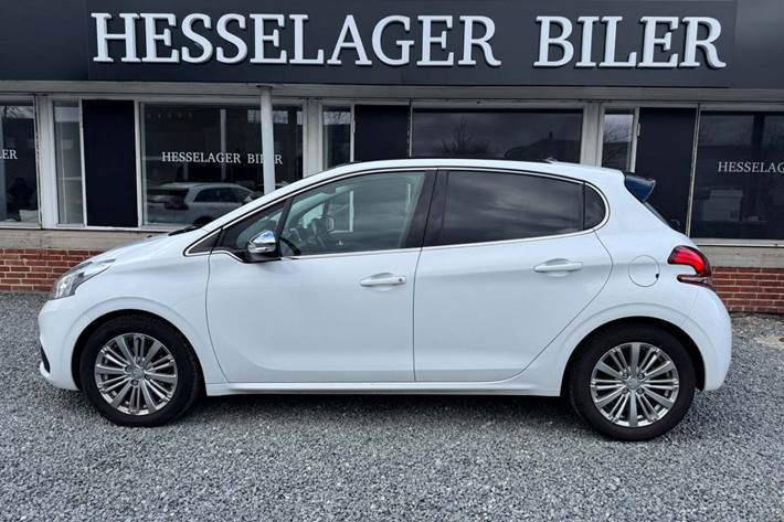 Hvid Peugeot 208 fra 2017