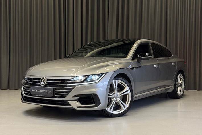 Sølv VW Arteon fra 2018 set udefra