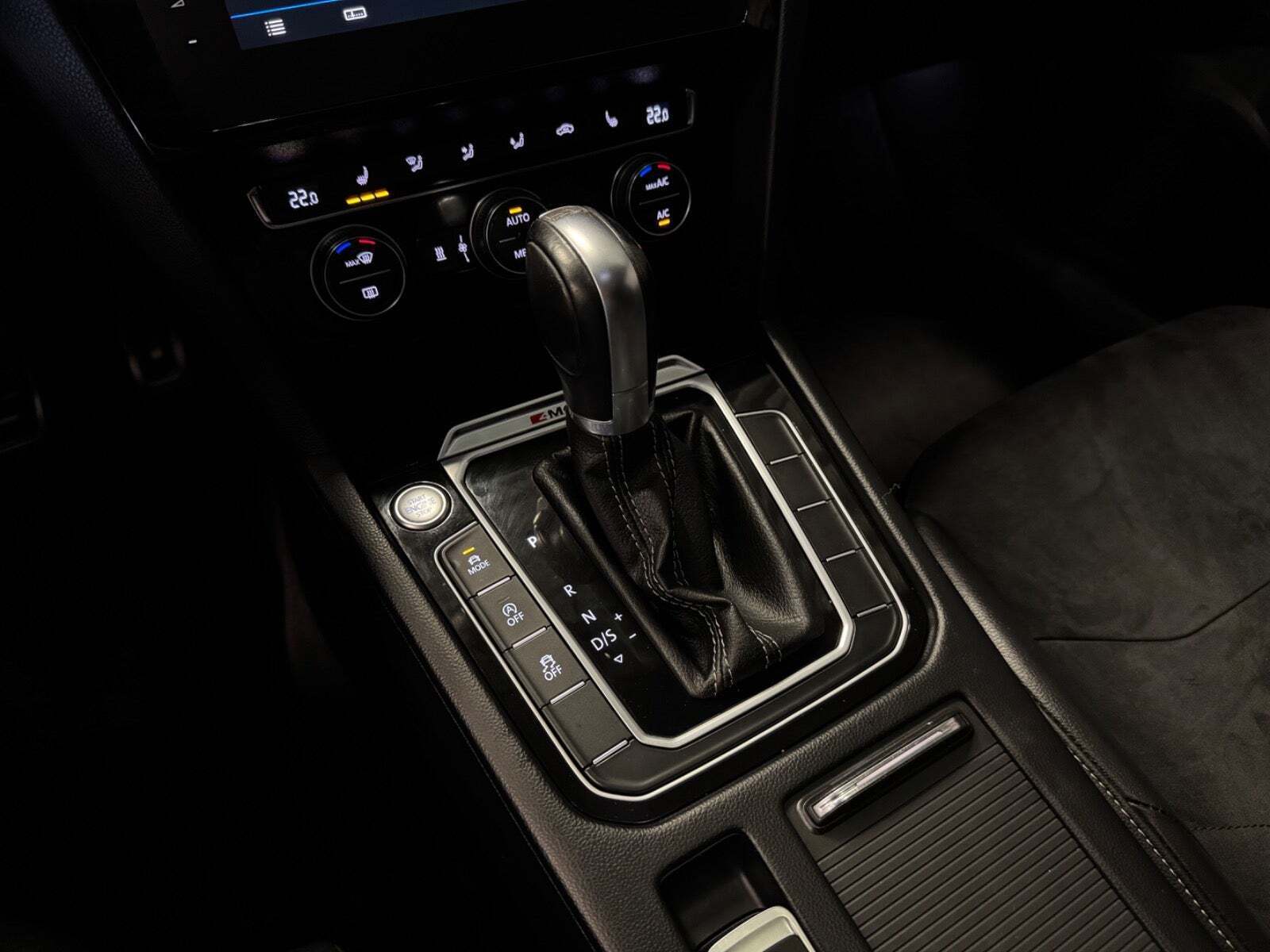 Sølv VW Arteon fra 2018