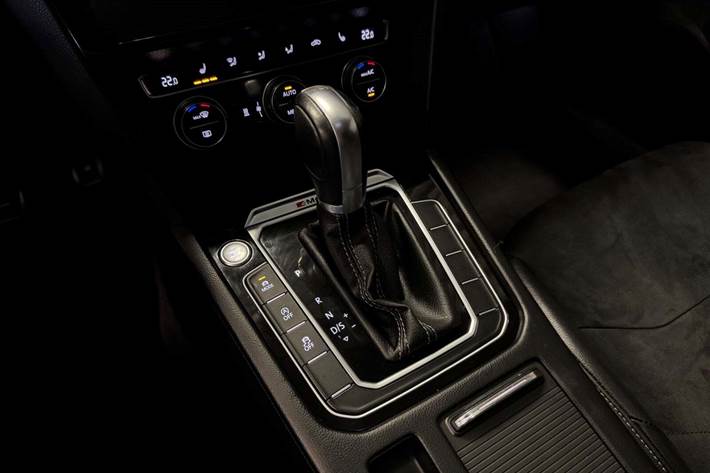 Sølv VW Arteon fra 2018