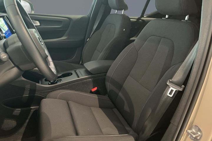 Orange Volvo EX40 fra 2025