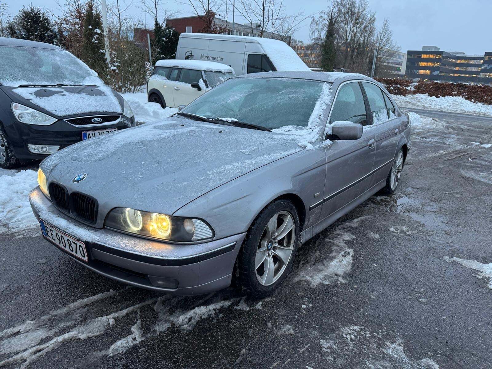 undefined BMW 523i fra 1998 set udefra