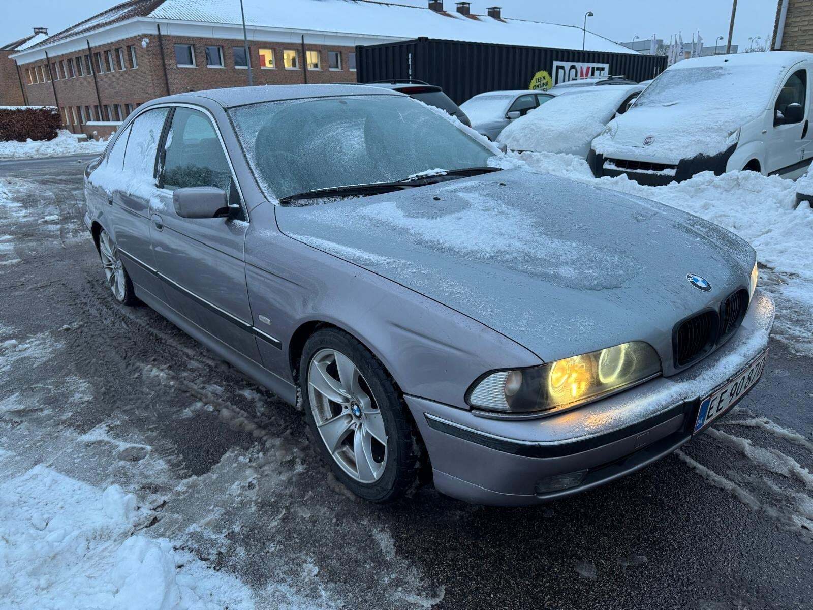 undefined BMW 523i fra 1998 set udefra