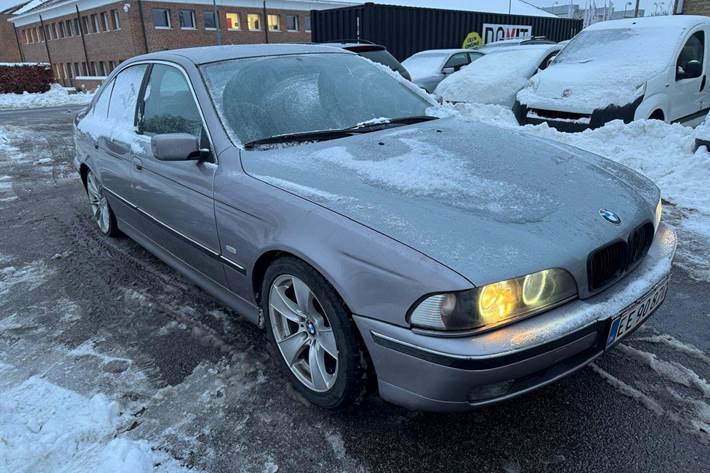 undefined BMW 523i fra 1998 set udefra