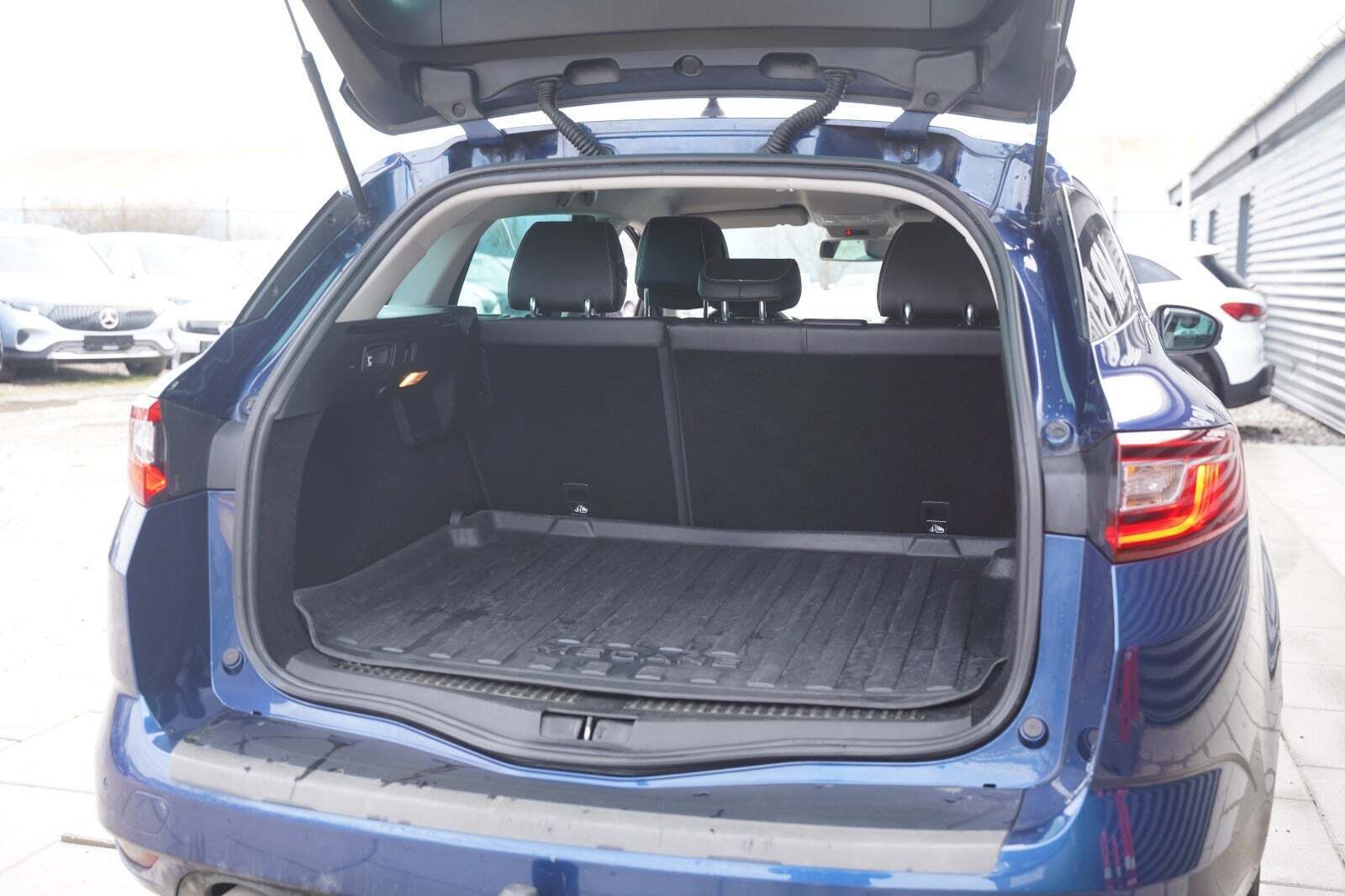 Blå Renault Megane IV fra 2017