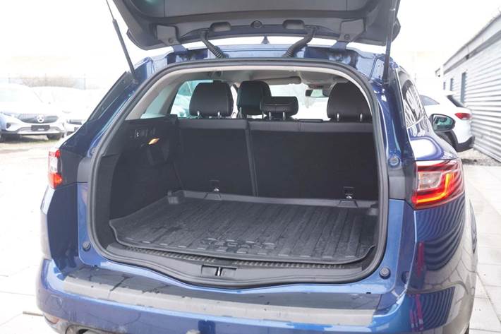 Blå Renault Megane IV fra 2017