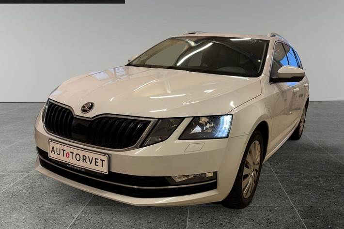 Hvid Skoda Octavia fra 2018 set udefra