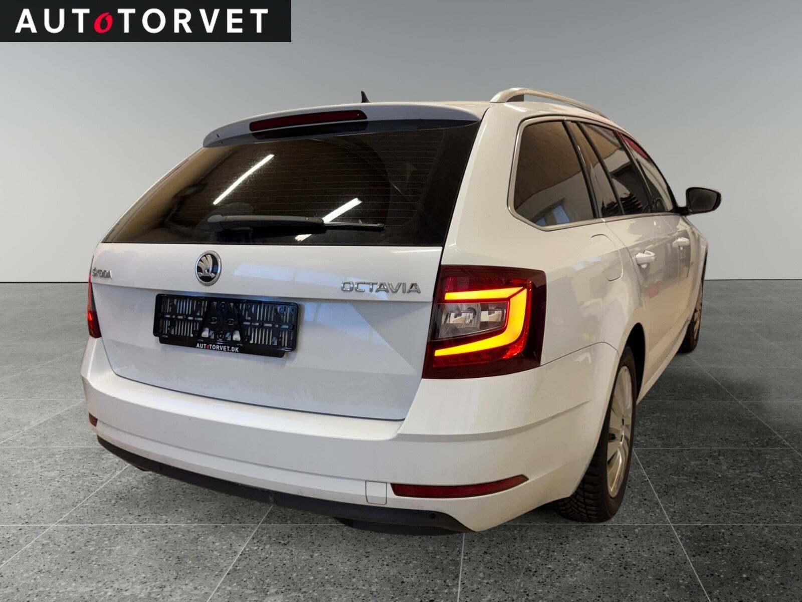 Hvid Skoda Octavia fra 2018