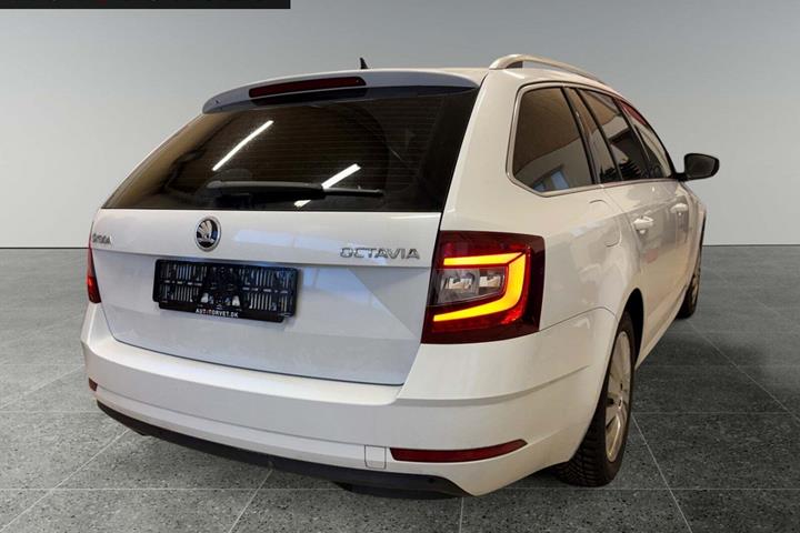 Hvid Skoda Octavia fra 2018