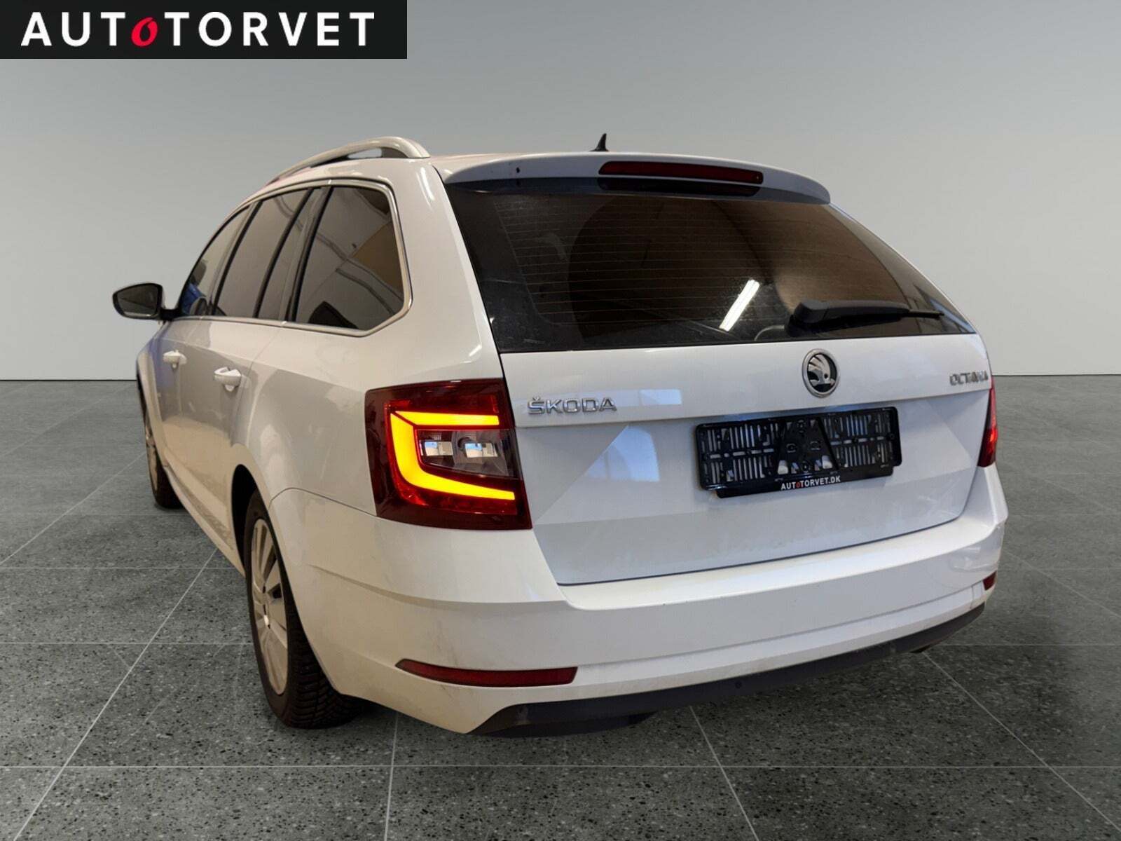 Hvid Skoda Octavia fra 2018