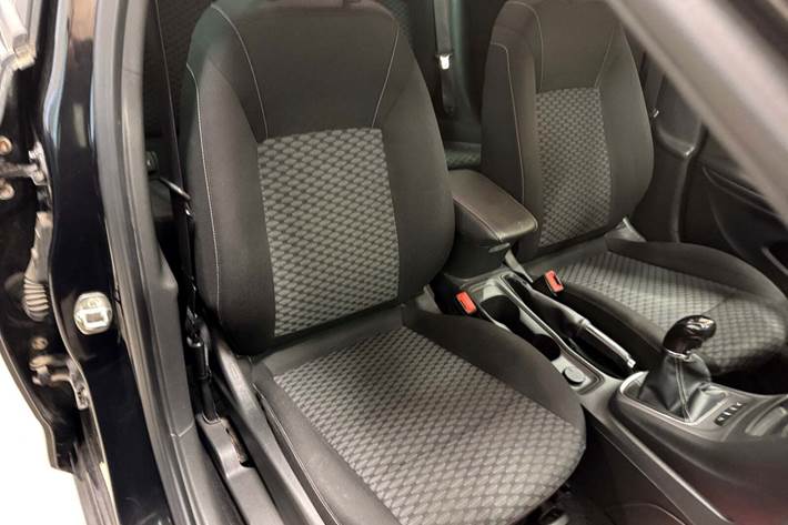 Sort Opel Astra fra 2017