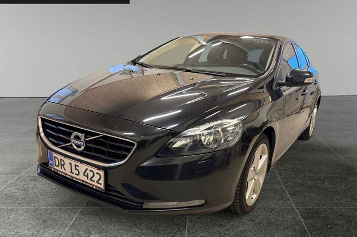 Sort Volvo V40 fra 2013 set udefra