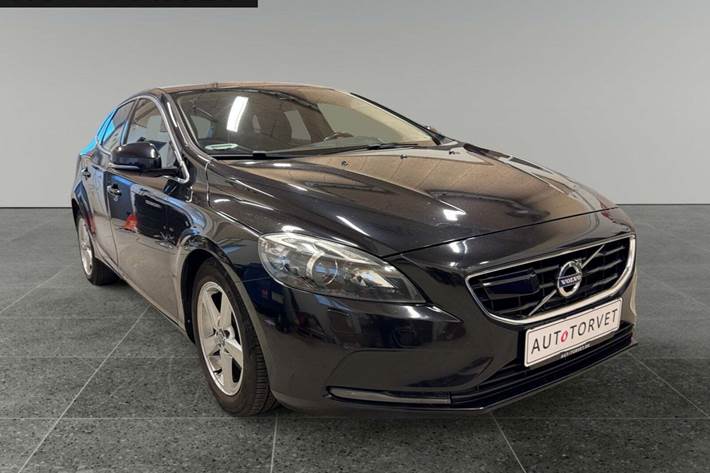 Sort Volvo V40 fra 2015