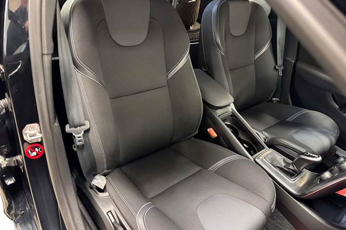 Sort Volvo V40 fra 2015