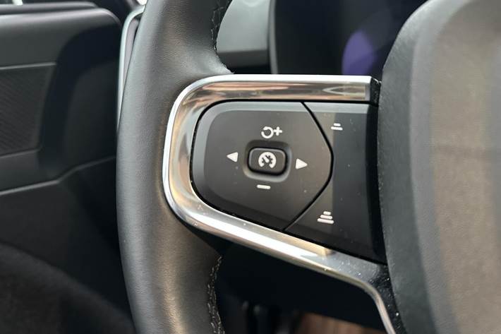 Sølv Volvo EX40 fra 2025