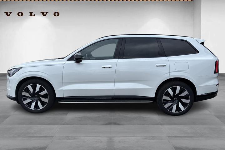 Hvid Volvo EX90 fra 2025