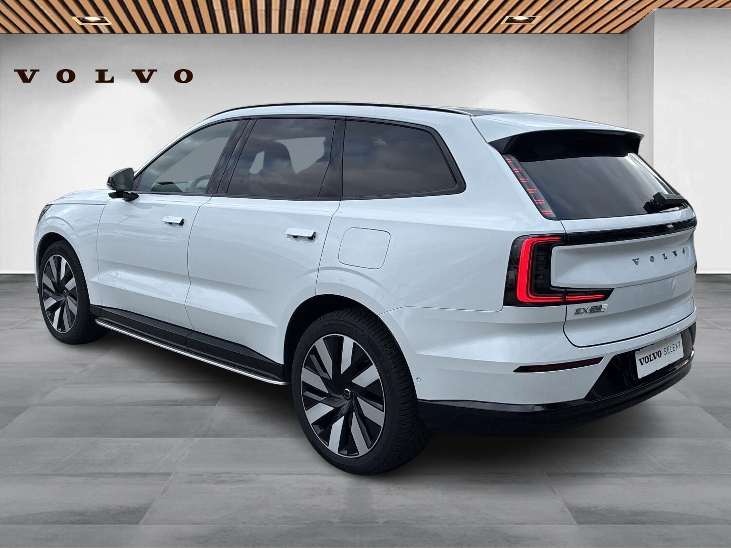 Hvid Volvo EX90 fra 2025