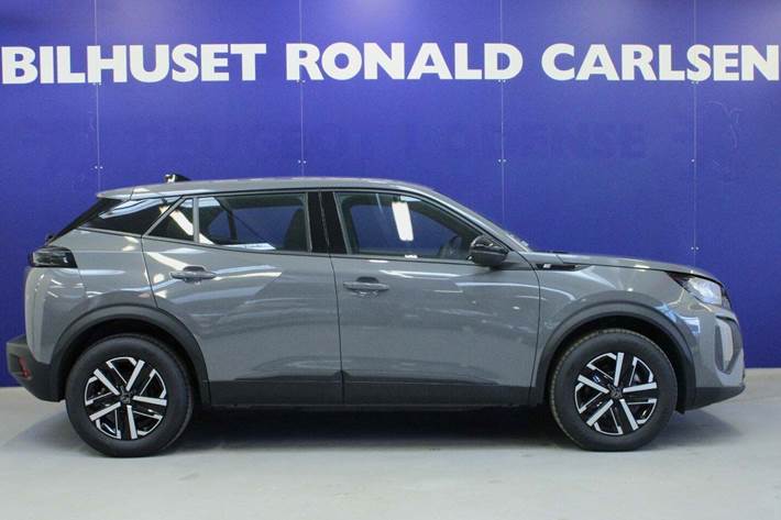 Grå Peugeot e-2008 fra 2024