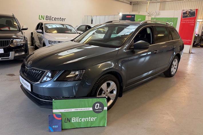 Grå Skoda Octavia fra 2020