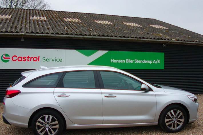 Sølv Hyundai i30 fra 2017