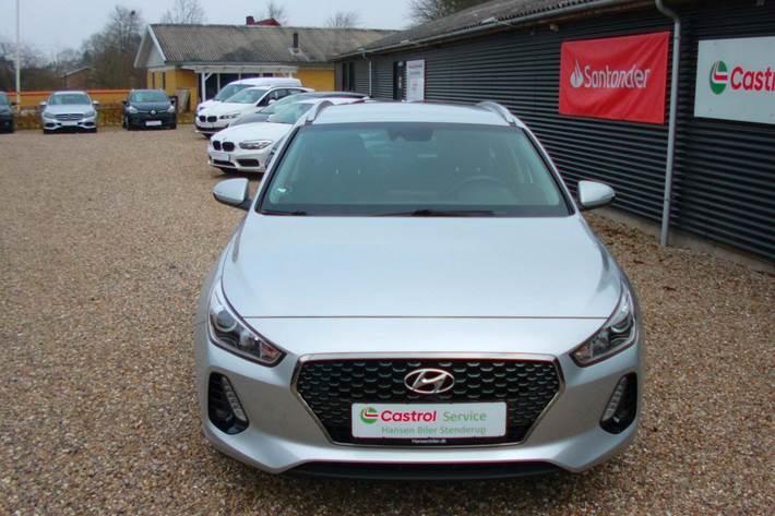 Sølv Hyundai i30 fra 2017