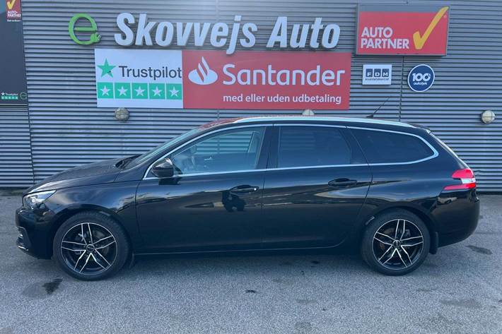Grå Peugeot 308 fra 2020