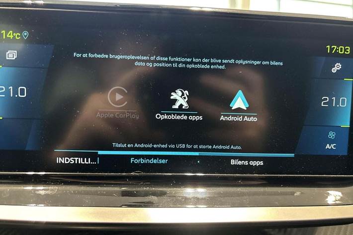 Blå Peugeot e-2008 fra 2022