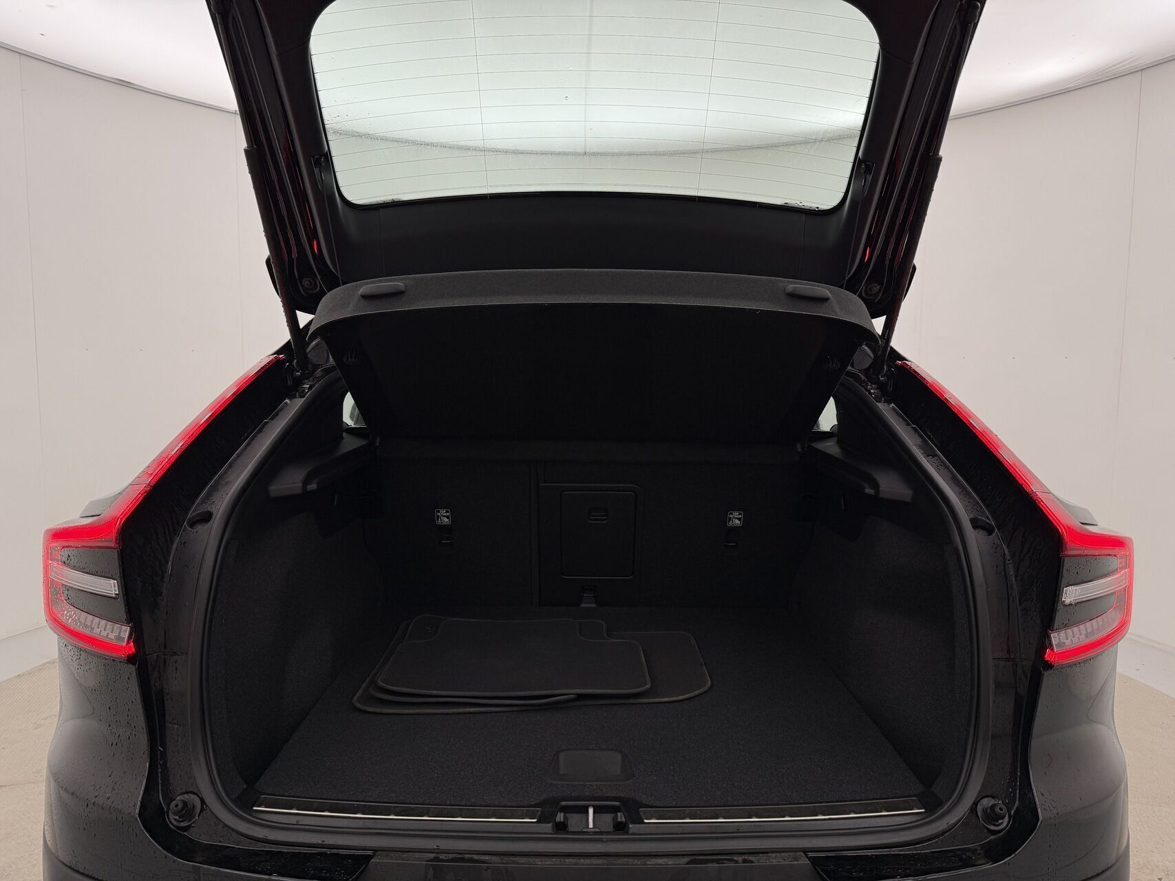 Sort Volvo C40 fra 2023