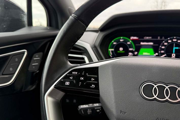 Grå Audi Q4 e-tron fra 2022