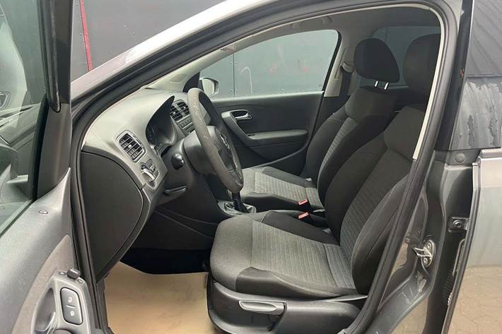 Grå VW Polo fra 2010