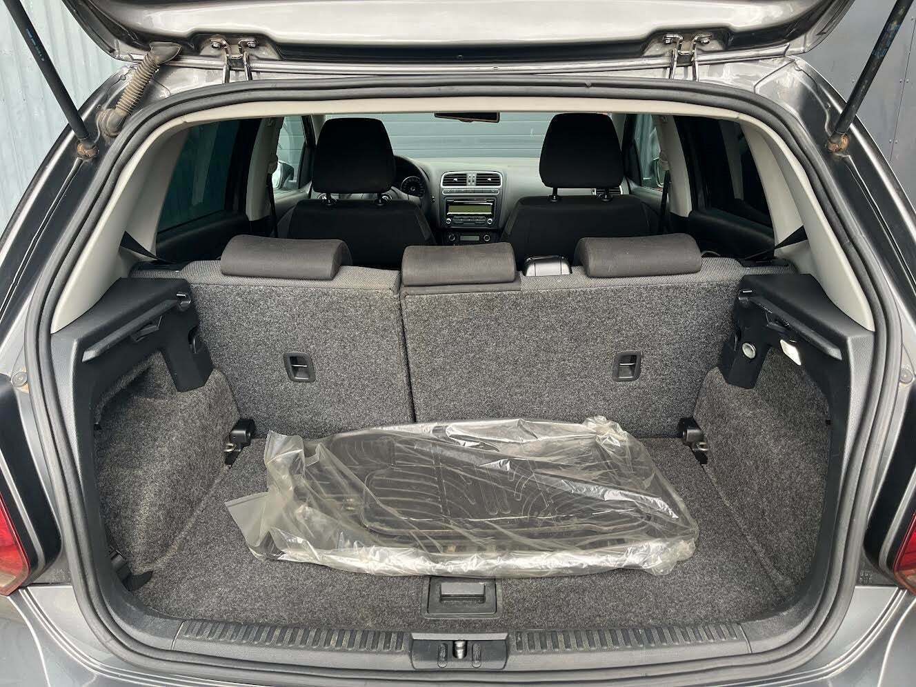 Grå VW Polo fra 2010