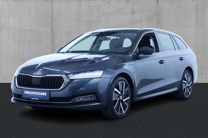 Grå Skoda Octavia fra 2021 set udefra