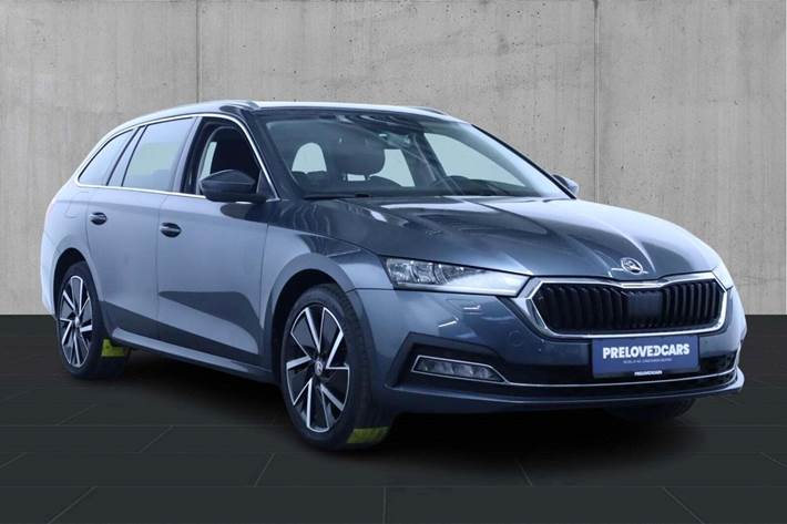 Grå Skoda Octavia fra 2021