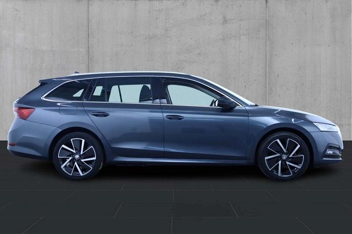 Grå Skoda Octavia fra 2021