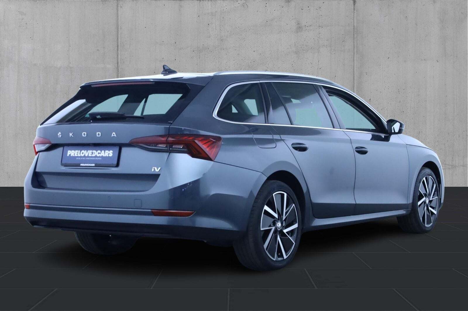 Grå Skoda Octavia fra 2021