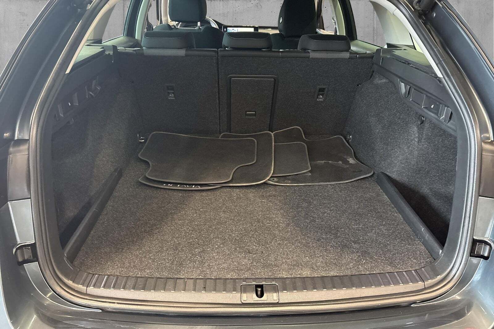 Grå Skoda Octavia fra 2021