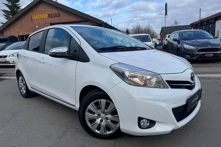 undefined Toyota Yaris fra 2011