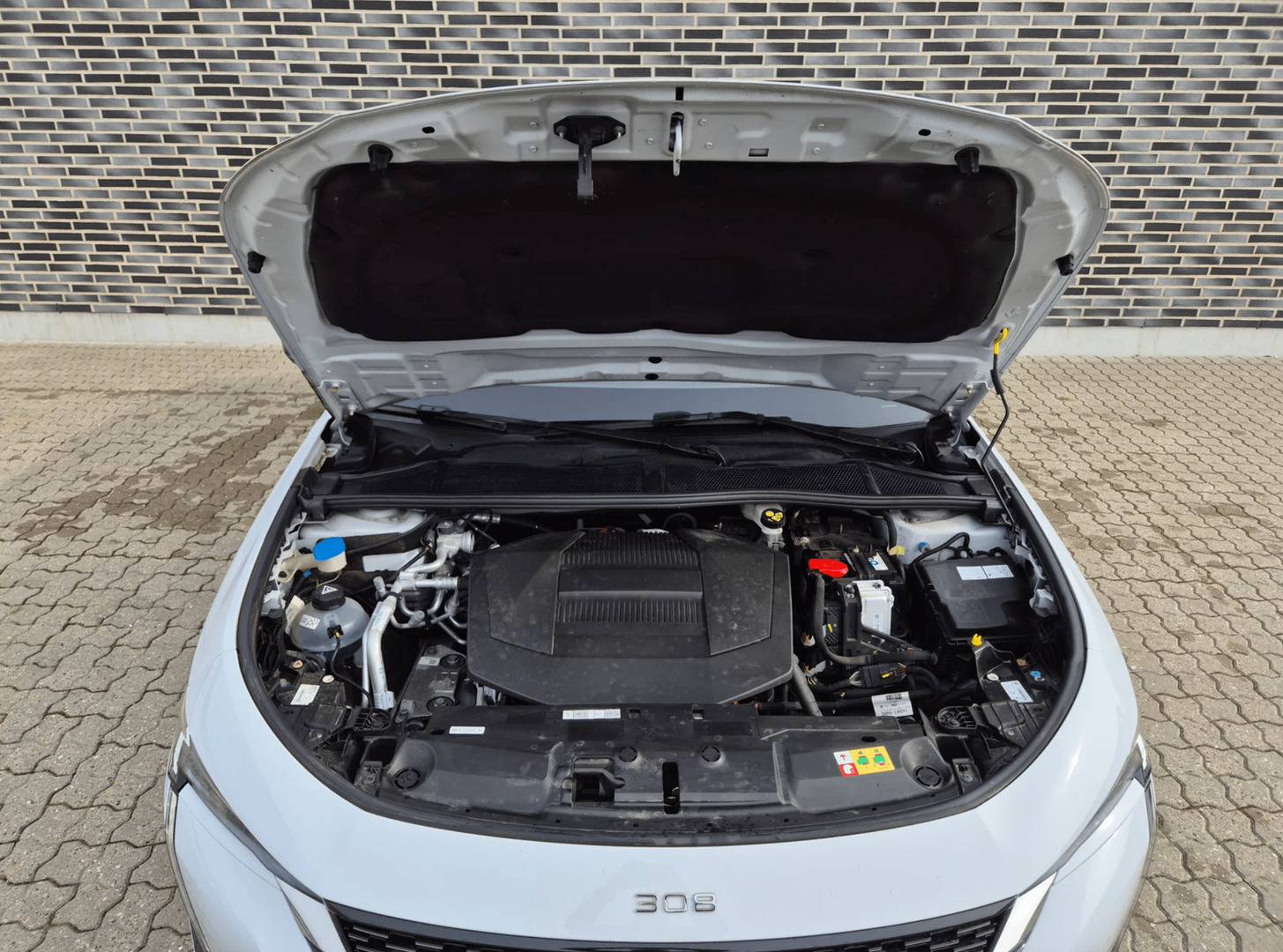 Hvid Peugeot E-308 fra 2023