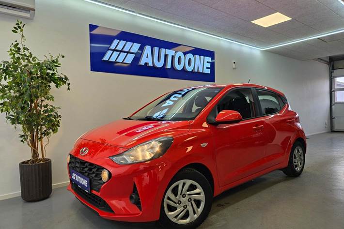 Rød Hyundai i10 fra 2020 set udefra