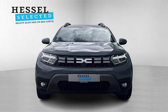Grå Dacia Duster fra 2023