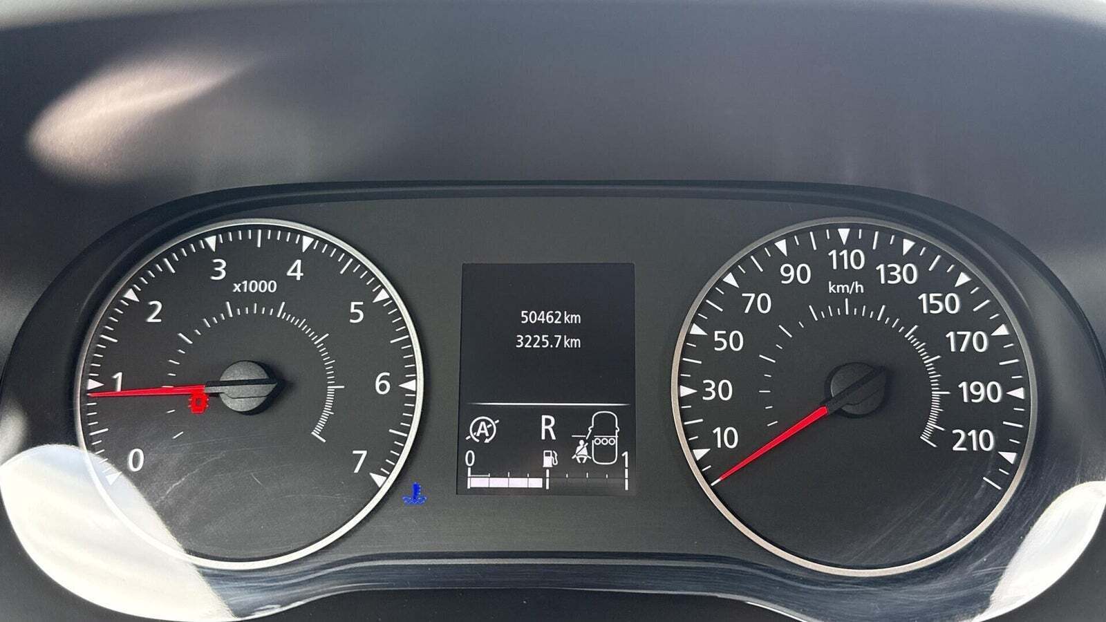 Grå Dacia Duster fra 2023