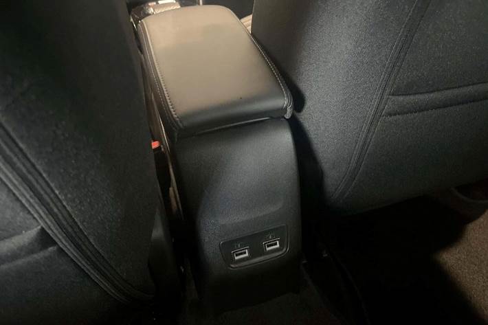 Sølv Peugeot e-208 fra 2022