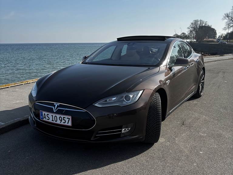 Tesla Model S 85