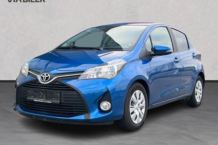 Blå Toyota Yaris fra 2017